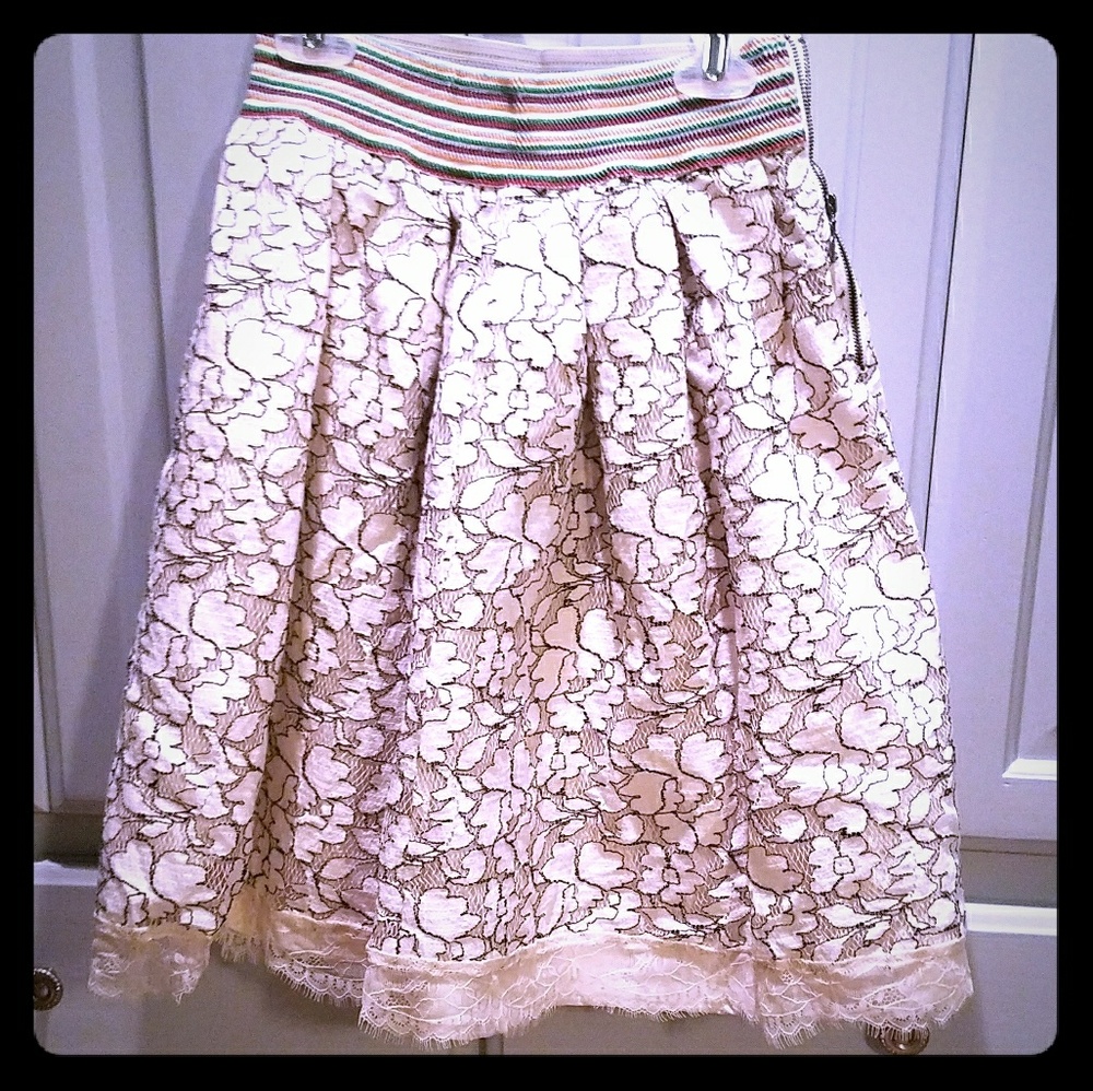 Skirt size Small 😍😍💐🌱🌷